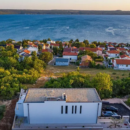 Beautiful Hill Villa